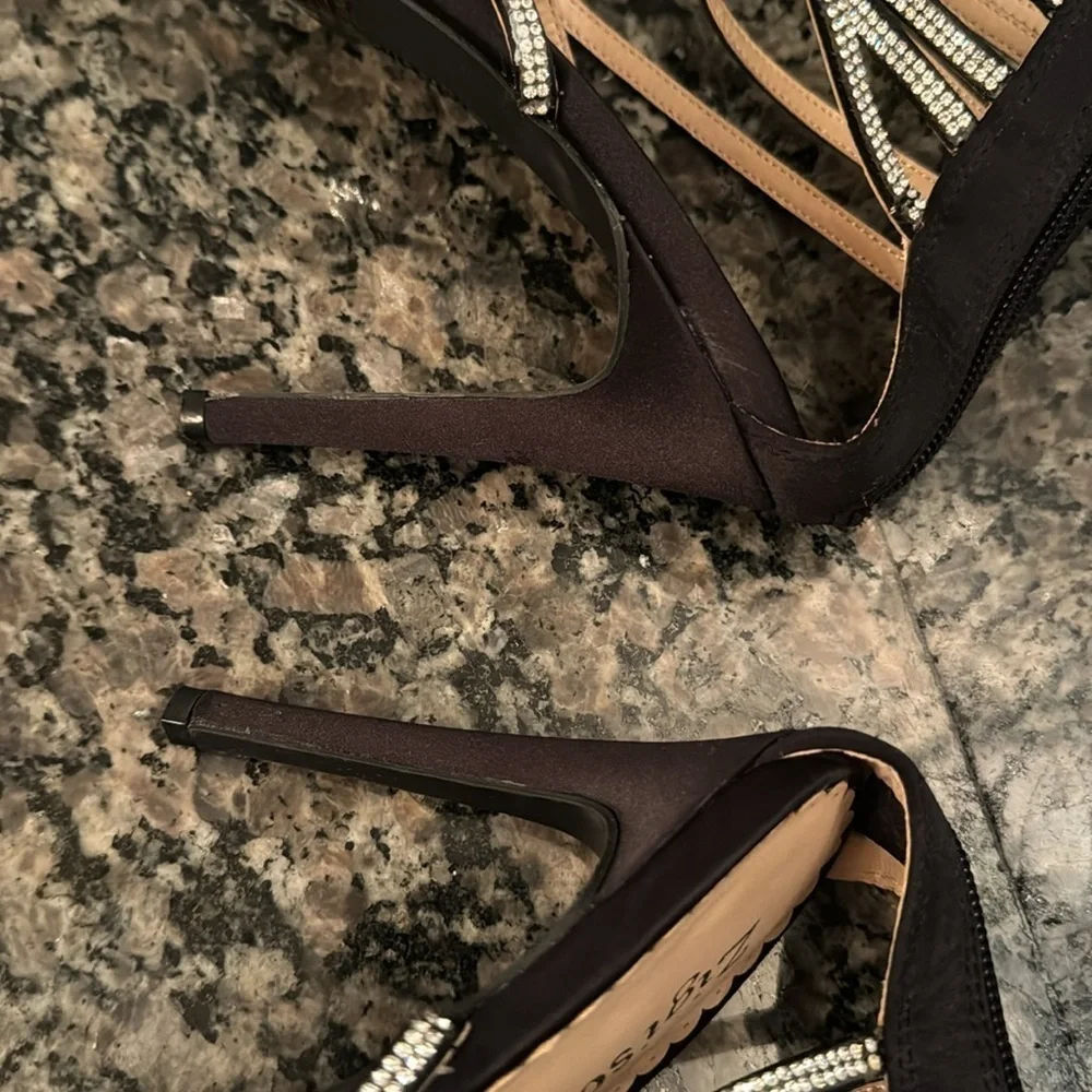 Zigi Soho Bernadette strappy heels 8.5 NWOT